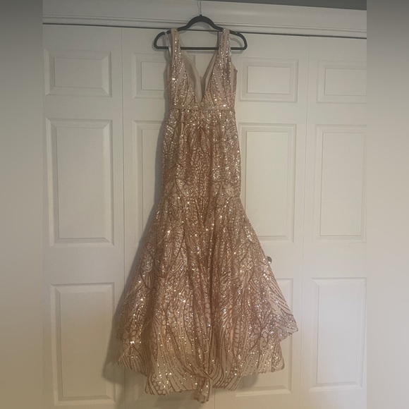 Formal gown - Picture 3 of 7